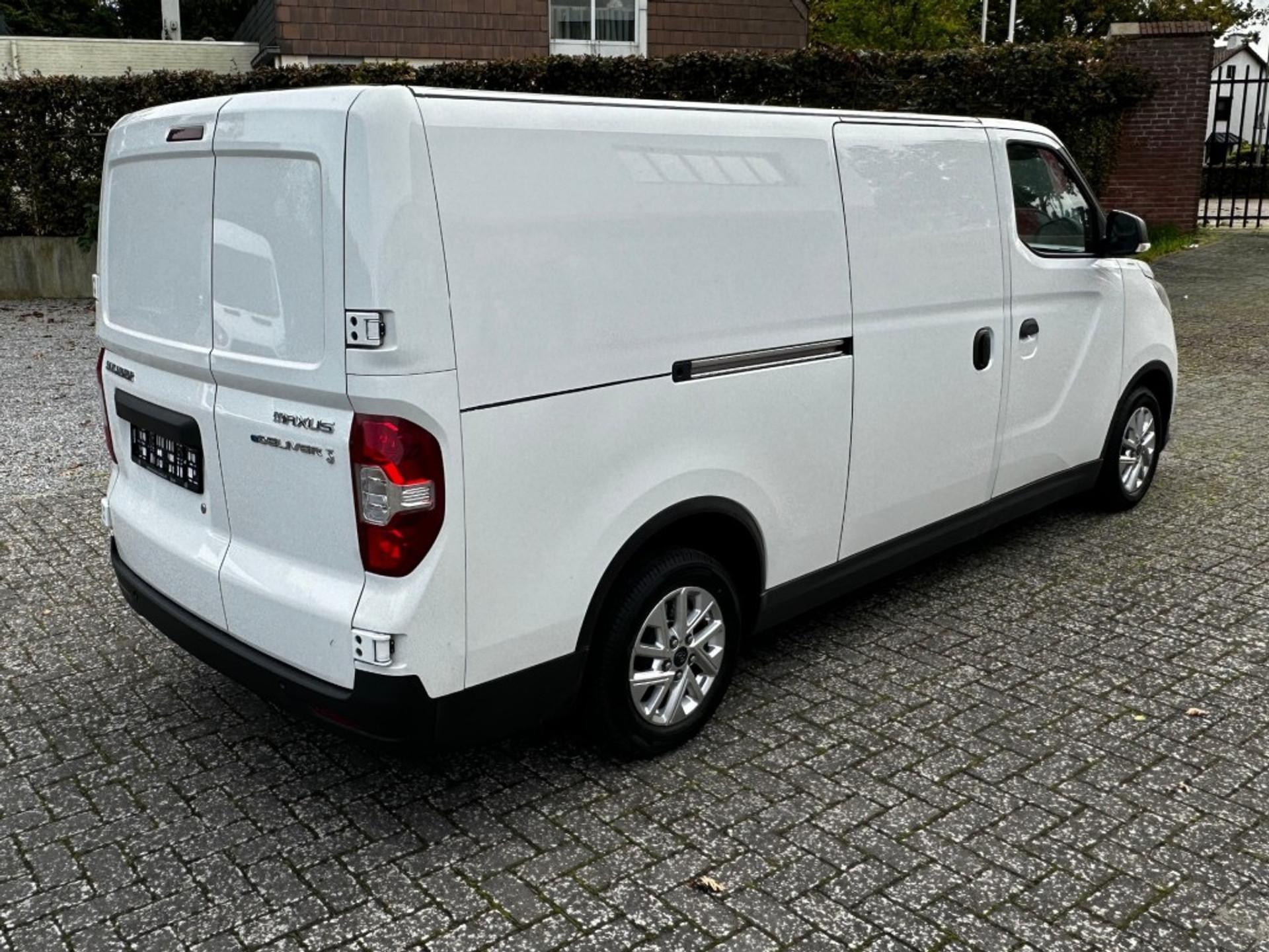 42572745-1.jpg