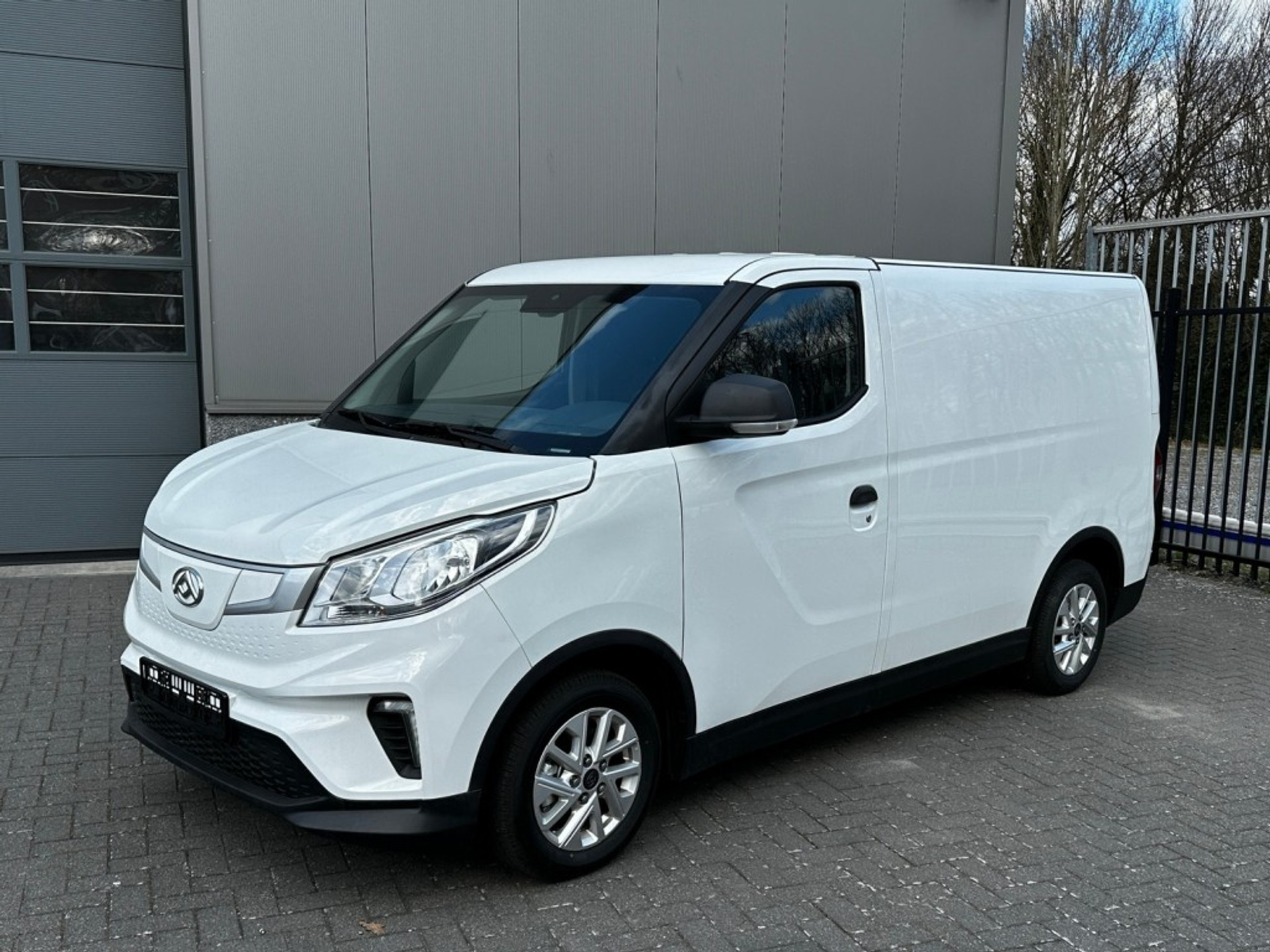 39827935-7.jpg